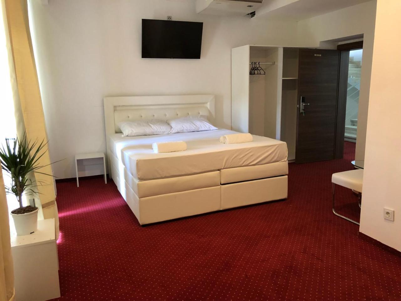 Hotel Park 茨里克韦尼察 外观 照片