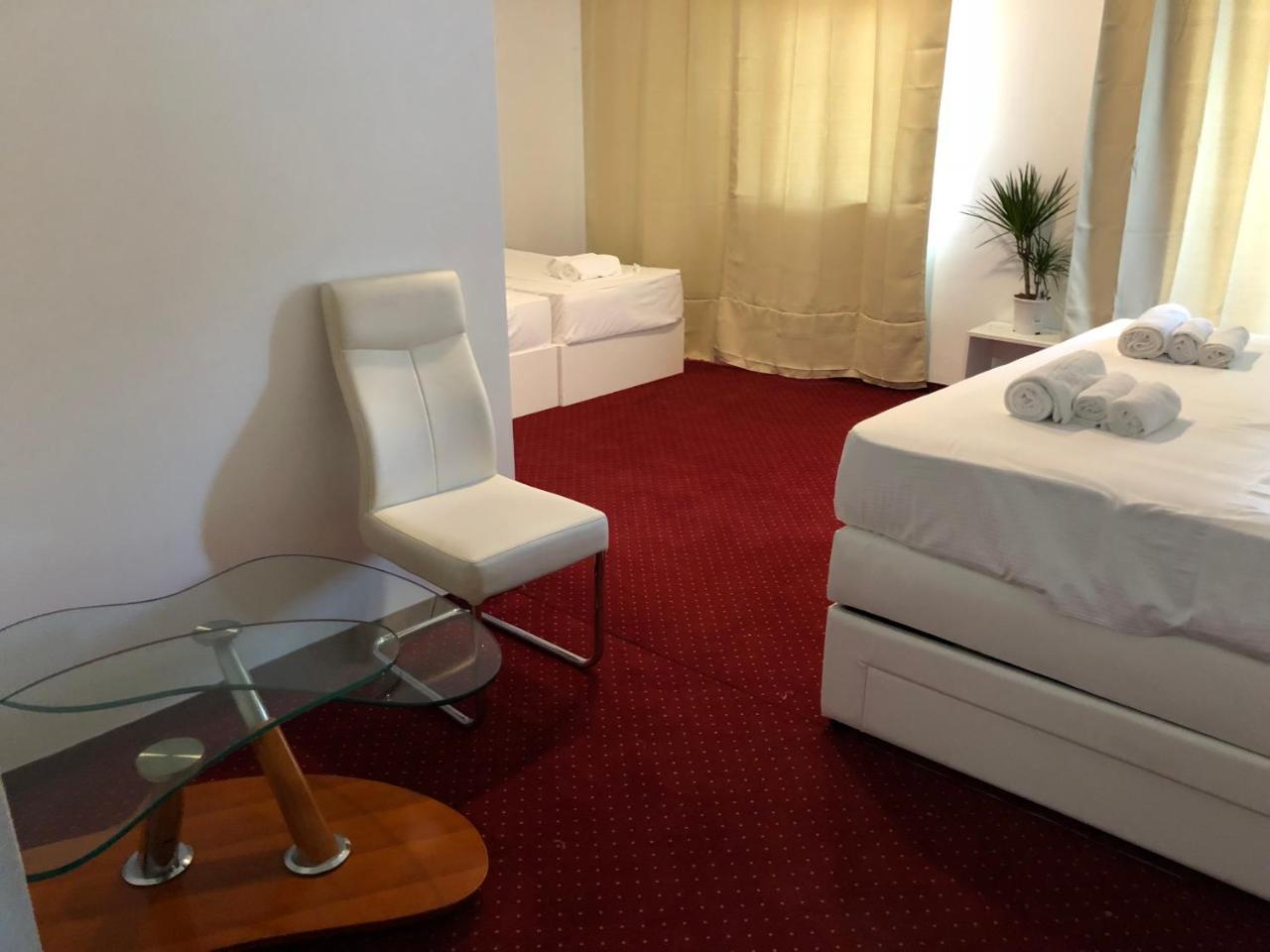 Hotel Park 茨里克韦尼察 外观 照片